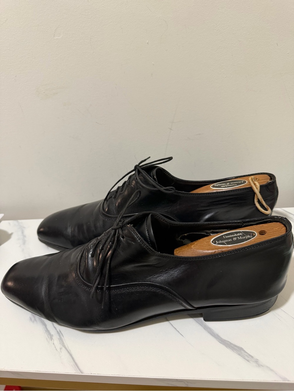 Ferragamo Black Leather Lace-Up Oxfords